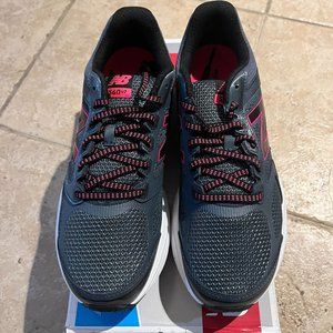 Brand New in BOX NEW BALANCE WOMENS SNAEAKER